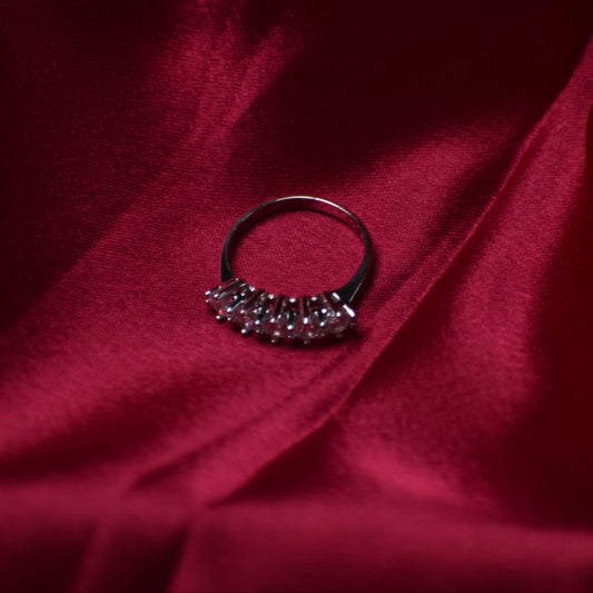 Elegant Silver Band with Multi-Stone Cluster