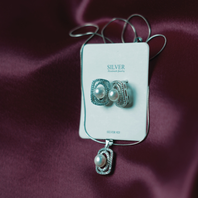 Elegant 925 Sterling Silver Pearl Jewellery Set – Necklace & Earrings